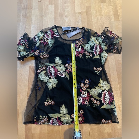 Ruff Hewn NWT Sheer Embroidered Floral Short Sleeve Black/Green/Red Top Size M - Picture 13 of 15